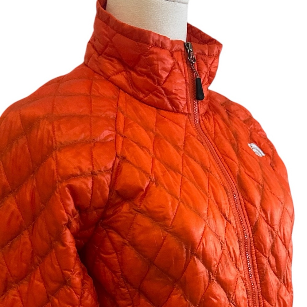 The North Face Women's Bright Orange Puffer Jacket - Picture 13 of 16